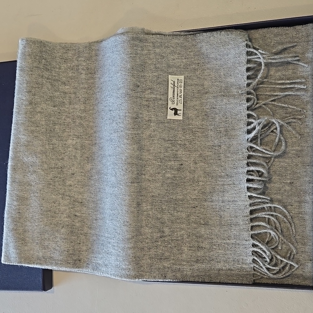 Persmileful cashmere & wool scarf, NWT